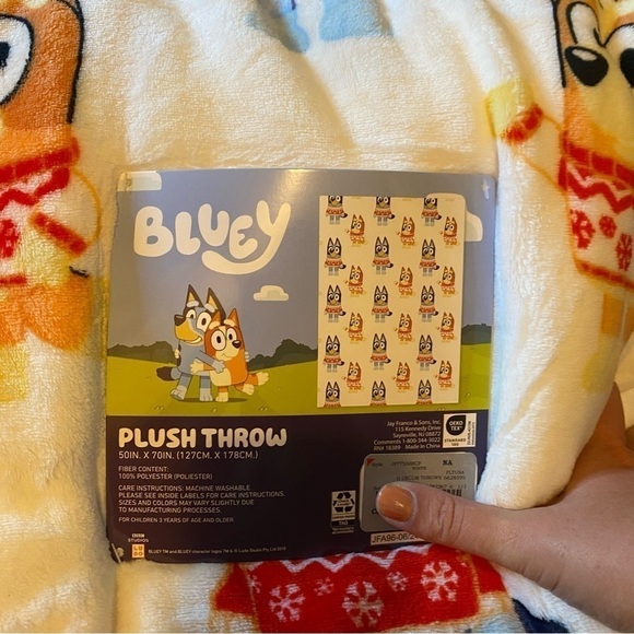 Bluey Christmas Winter Throw Blanket Fleece NEW White Red Sweater Bingo Dog - Picture 6 of 6